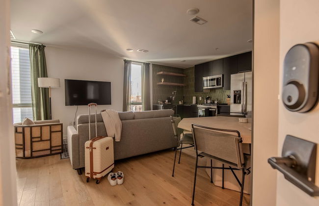 Sosuite NEW 2BR Apt w W D Split Level - Foto 1