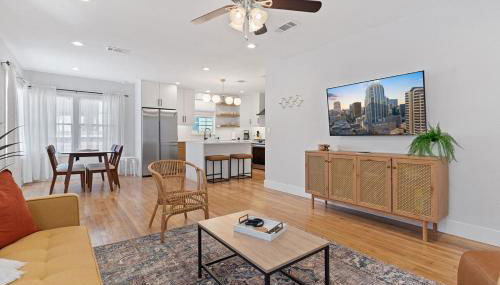 Bright Renovated ATX Home with Yard and Cowboy Pool - Foto 1