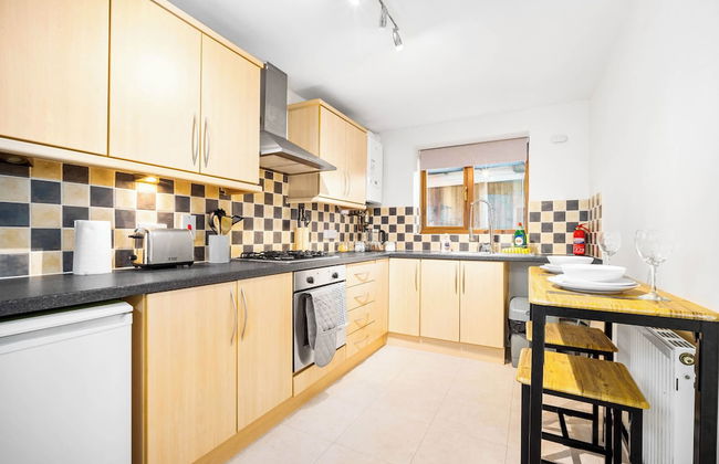 Cosy 2 bed Apt With Free Parking by Oldbury - Foto 6