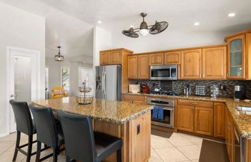 Champions Oasis Home - Near the Stadui2007m withPool & Grill - Photo 12