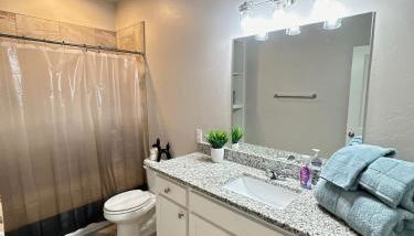 Luxury 3BR Townhome Stay - Foto 4