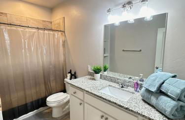 Luxury 3BR Townhome Stay - Foto 4
