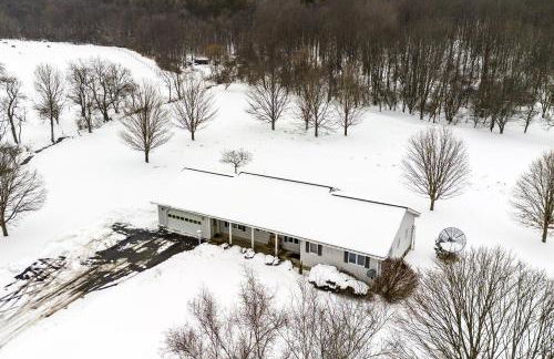 Home with Large Yard 8 Mi to Holiday Valley Resort - Foto 1