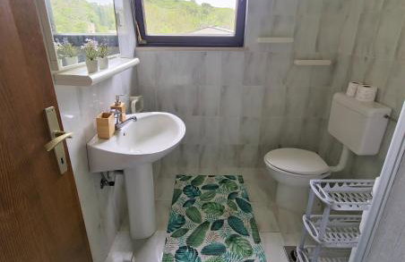 SWIM and CLIMB BAŠKA HOLIDAY HOUSE - island KRK - Foto 46