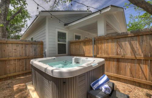 The Grove D With Hot Tub & King Beds - Walk to Main - Foto 30