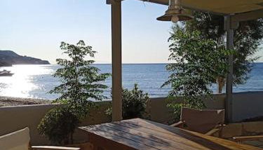 Cozy Beachfront Escape in Lilikas - Foto 3