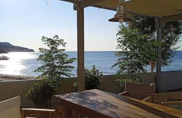 Cozy Beachfront Escape in Lilikas - Foto 3