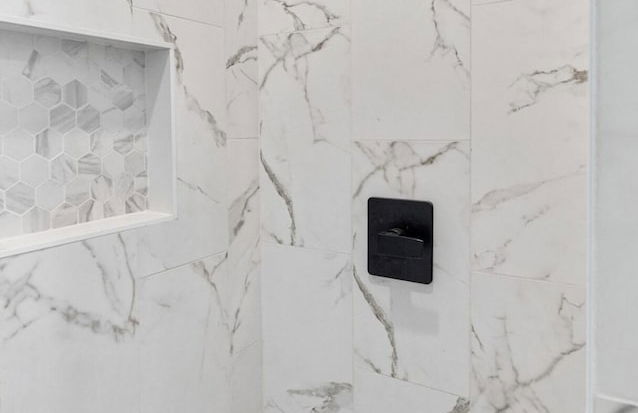 Inviting 4BR 2 5BA Downtown Home With Ample Space - Photo 34