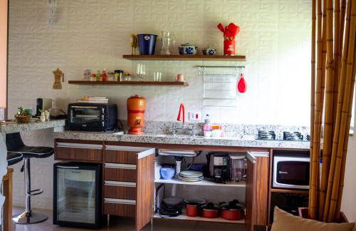 Chalé Canto do Galo 2 - Hidro da Jacuzzi, Lareira Ecológica, Cozinha Completa, Wi-Fi 80mbps, próximo a comércio local e relaxando ao som do riacho - Photo 7