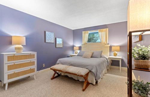 Spacious Lakefront Retreat w/Stunning Views - Foto 10