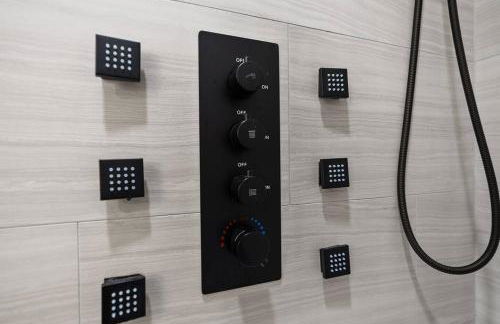 Luxe Mt. Rainier Lodge w/ Hot Tub-AC-Game Room - Foto 10