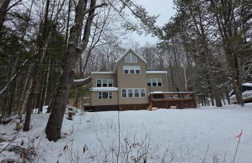 Spacious, modern, home by the lake! - Foto 9