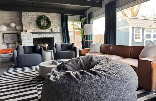 Waterfront Home with Arcade, MassageChair, Firepit, Infinity Game Table - Foto 6