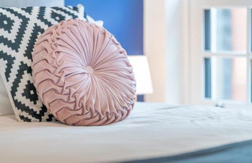 Town Center Apartment with 55” Smart TV+Netflix - Photo 11