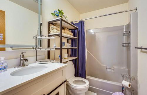 Fire Pit and Gas Grill Charming Poconos Abode! - Foto 17