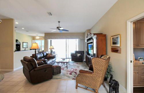 Serene pool home in the exclusive Heritage Oaks Golf & Country Club - Foto 13