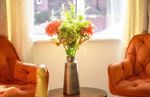 Metrolink Steps Away • Fast City & Airport Links - Foto 33