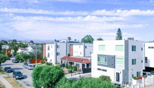 Lucky Charm 4 Bedroom Mid-City Apartment - Foto 1