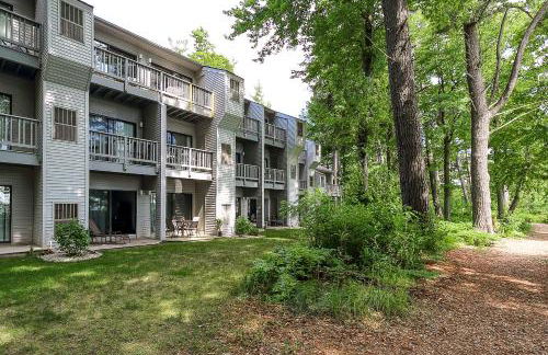 Cozy Aviation Style Lake View Condo at The Shores - Foto 39