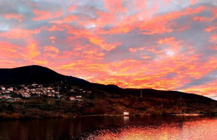 GREDOS RURALRUT cerca del CASTAÑAR de El Tiemblo, Reserva Natural VALLE DE IRUELAS, alojamiento acogedor con cabina hidromasaje, chimenea eléctrica, calefacción, wifi, cocina - Photo 60