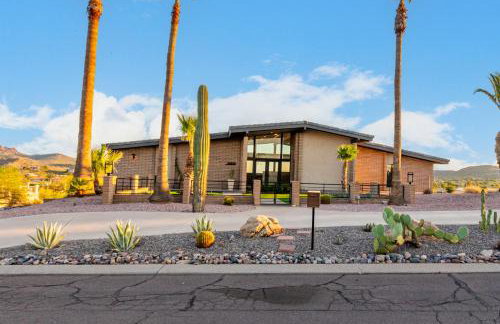 3BR Retreat with Heated Pool, BBQ and Mountain Views - Foto 58