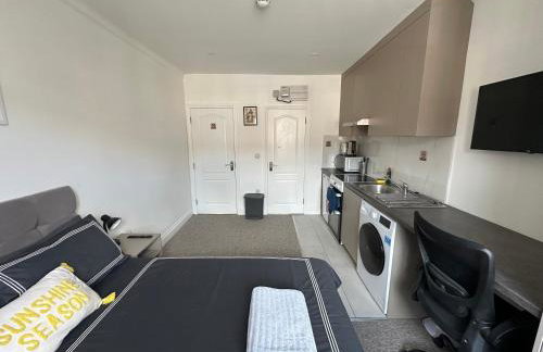Bright Modern, Private Apartment,15 Mins To Central London - Photo 2