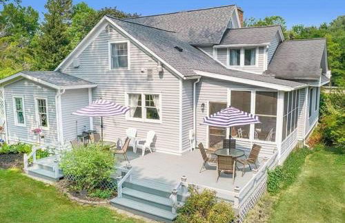 Newly Renovated Cottage 5 mins from Beach! - Foto 1