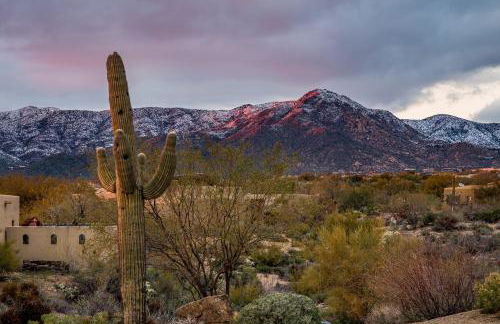 Mountain views swimming a private escape at Sonoran Serenity - Foto 74