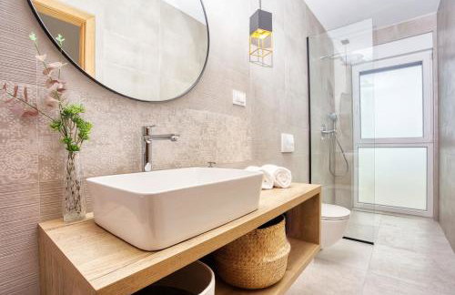 Villa Top Hill, heated infinity pool, Jacuzzi, Sauna, 5 en-suite bedrooms, a Media room - Foto 40