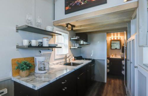 The Merlot Bungalow Defiance Tiny Home on Trail - Foto 12