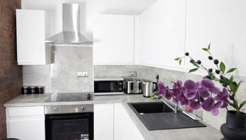 City Centre - Sleeps 6 - Bars, Parking & Netflix - Foto 2, stove, toaster