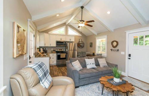 Soul Sister- Creek View, WiFi, Firepit, WiFi, Hiking, 4 mins to Natural Bridge - Foto 10