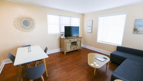 Centrally Located Efficiency One Mile to the Beach! - Foto 2