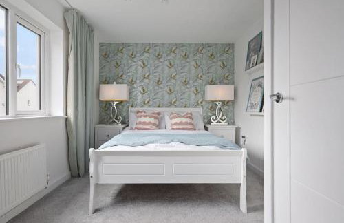 3BDR House By Vista Stays Short Lets & Serviced Accommodation Glasgow Scotland With Driveway Parking and PS4 - Foto 23