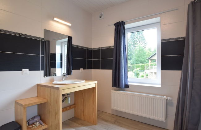 Superb Villa With a Large Garden - Photo 13