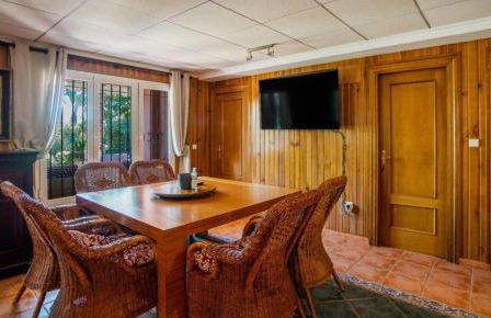 10 Bedroom 5 Star Luxury Villa & Heated Pool for 5 to 28 Guests near Alicante - Foto 37