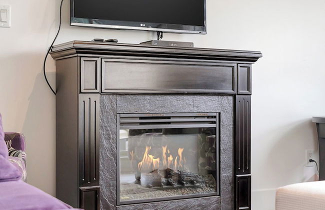 Chic Haven Stylish 3 Bedroom - Photo 24