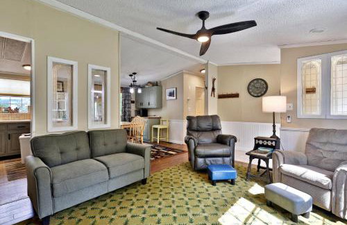 The Bomoseen Bungalow - Vermont Lake House Close to Ski Resorts! Private dock, ski rental ticket deals - Foto 19