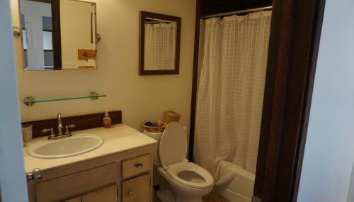 2-3 bedroom /2 bath - Photo 2