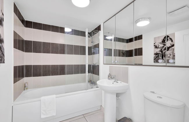 3 Bedroom and 2 Bath House with Balcony - Foto 31