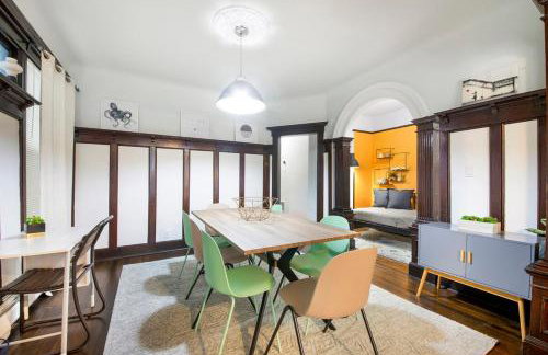 The Vic 3-BR Quick NYC Access & Parking - Foto 8