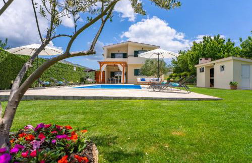 VILLA ROKO with 4 bedrooms, 32sqm heated pool - Photo 40