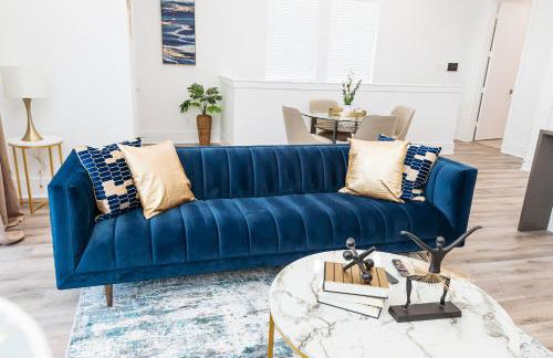 Beautifully Decorated, Modern Downtown Houston Home - Photo 4