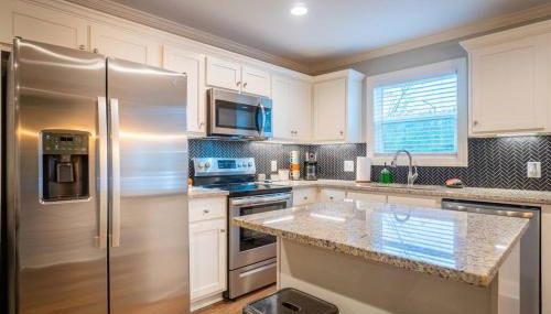 Par-Tee Haus II - Photo 3