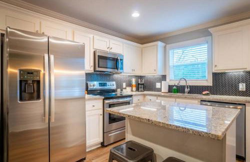 Par-Tee Haus II - Photo 3