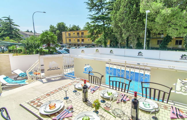 Modern Villa with Private Pool & Hot Tub near Center & Beach - Photo 16