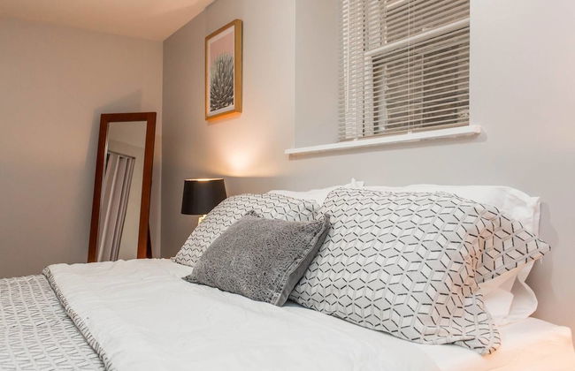 Mid Century Gem Comfort, Close to Train 3bd - Foto 10