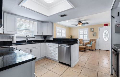 Florida Breeze l Hot Tub l Walkable - Foto 20