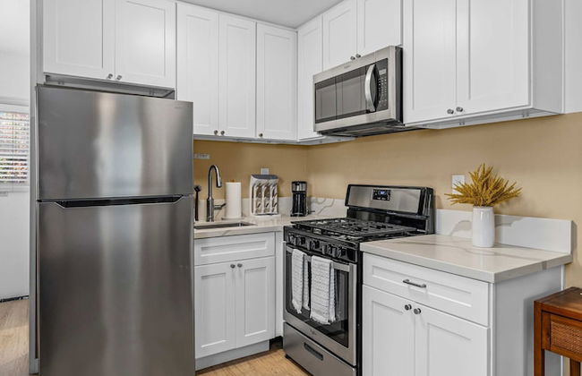 Live Like a Local - Studio With Huge Backyard - Photo 35