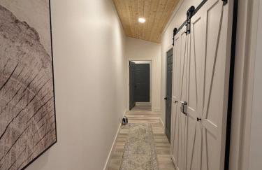 The Onyx - Walk to Falls, Hot Tub, Resort Access, Luxe Approved - Foto 38